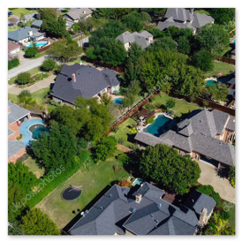 Woning en tuin gefotografeerd met drone