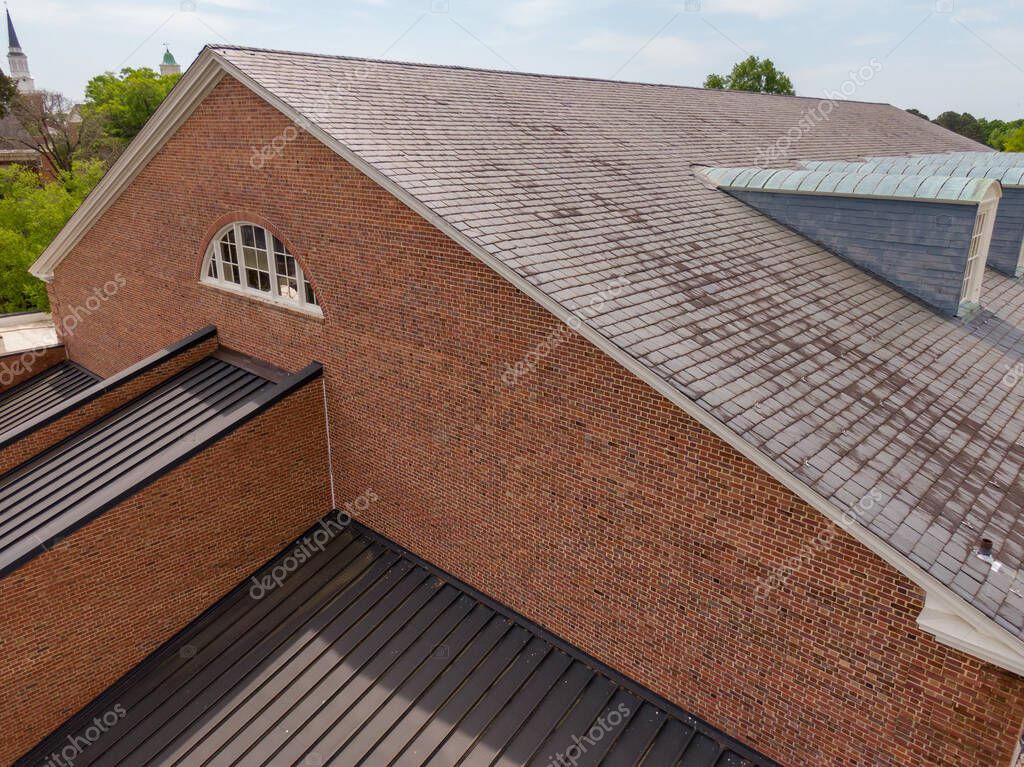 Dronebeeld van dakinspectie