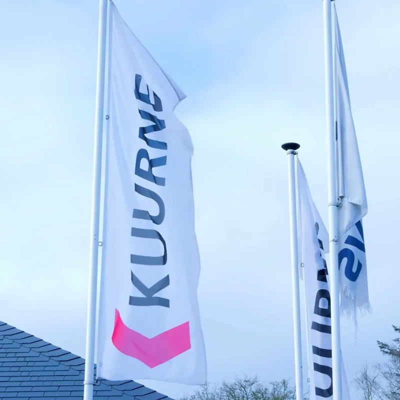 Sporttornooi met juichende deelnemers